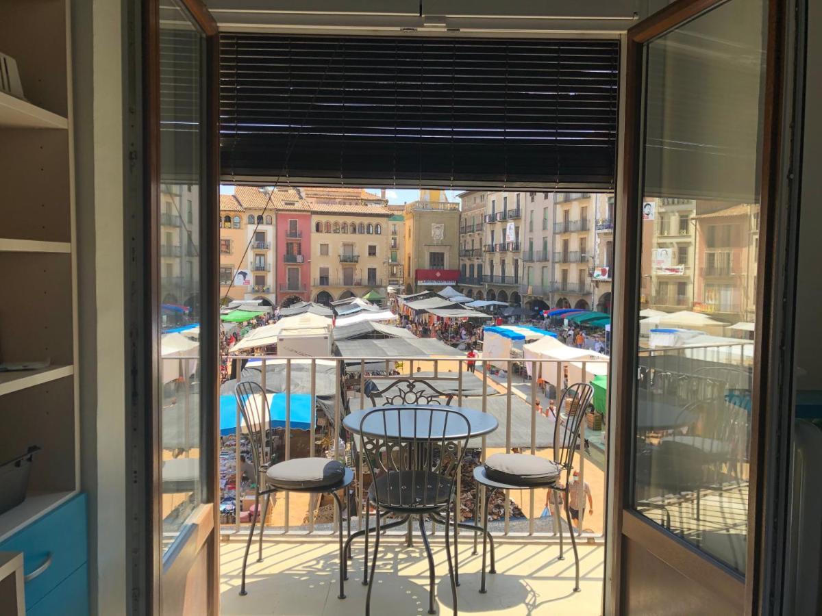 Apartaments Vicus 3 Con Vistas A La Plaza Mayor De Vic Buitenkant foto