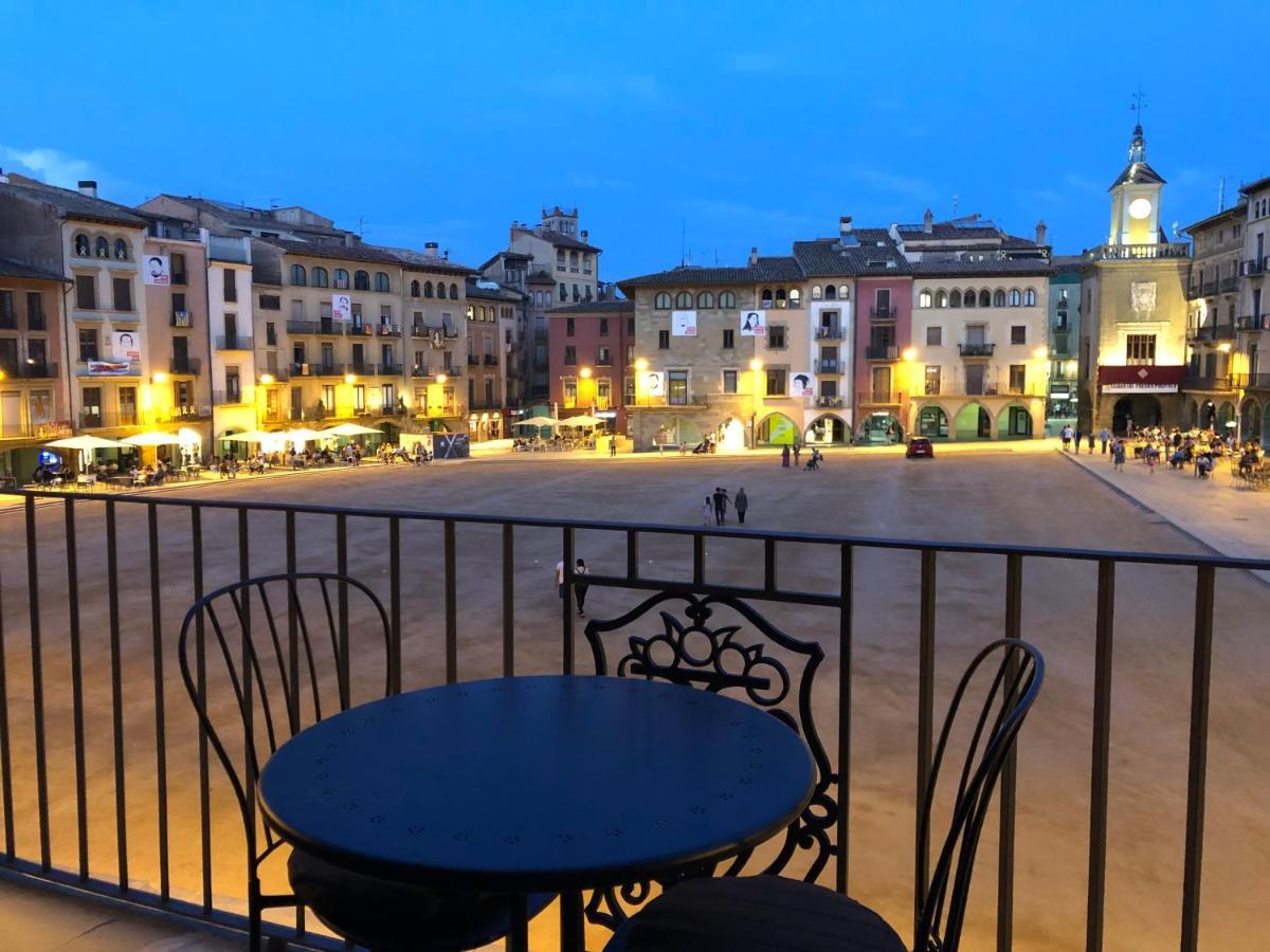Apartaments Vicus 3 Con Vistas A La Plaza Mayor De Vic Buitenkant foto