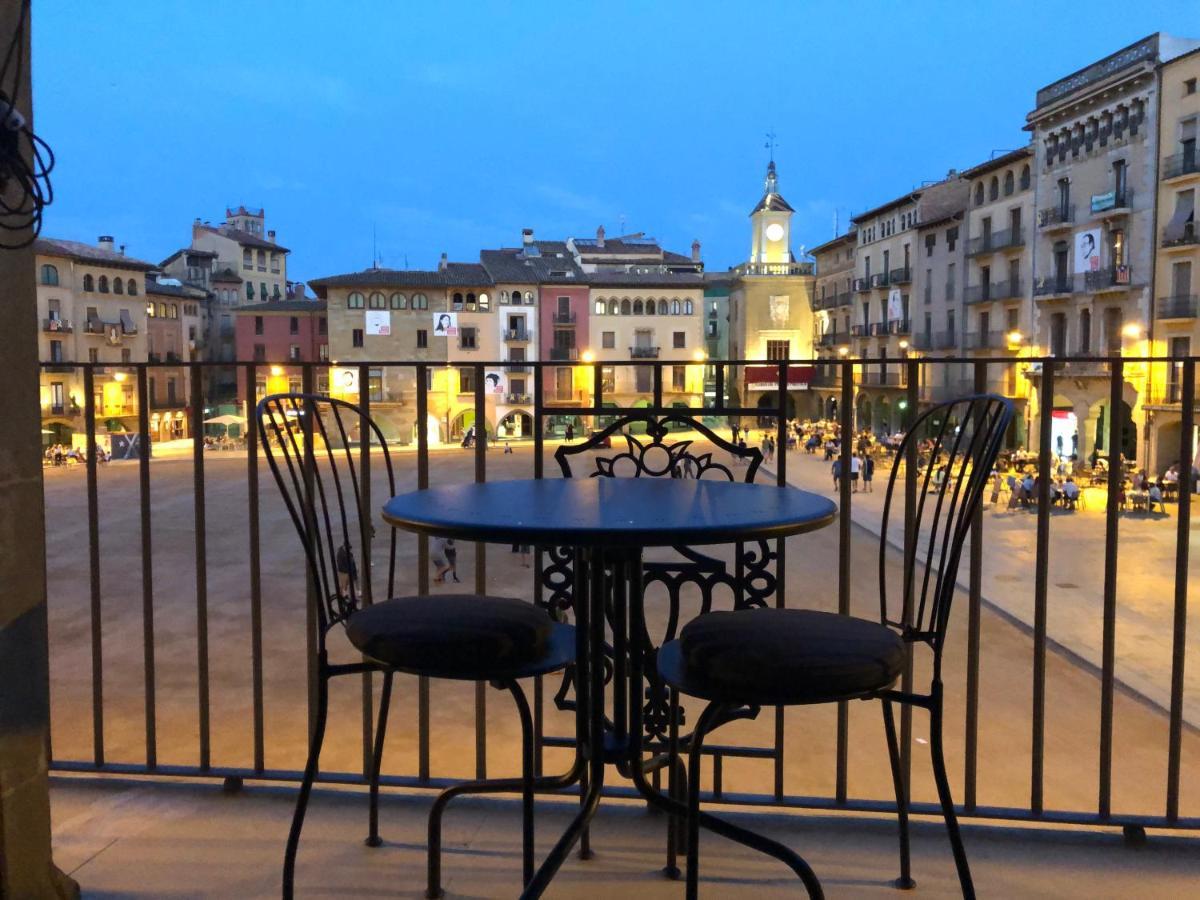 Apartaments Vicus 3 Con Vistas A La Plaza Mayor De Vic Buitenkant foto